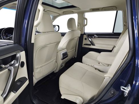 Used 2023 Lexus GX 460 Premium w/ Accessory Package AWD/4WD image 35