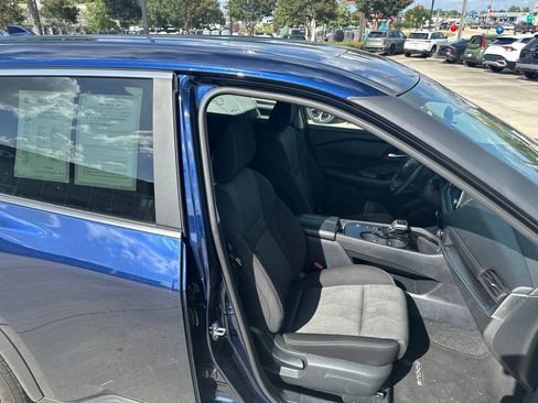 Used 2025 Nissan Rogue SV FWD image 34