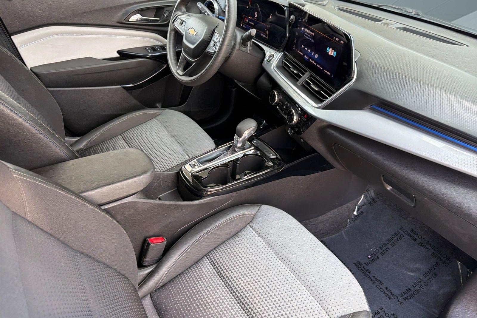 Used 2024 Chevrolet Trax LT FWD image 34