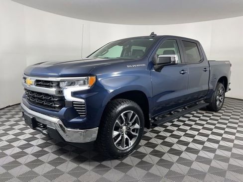 Used 2022 Chevrolet Silverado 1500 LT AWD/4WD image 5