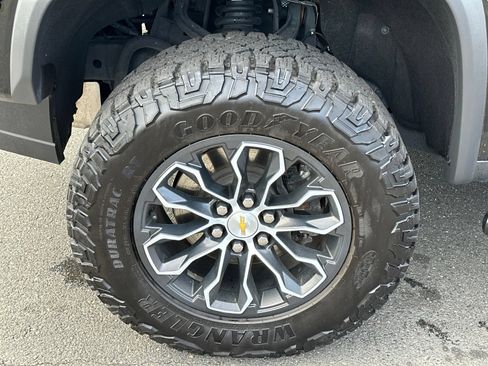 Used 2022 Chevrolet Colorado ZR2 AWD/4WD image 9