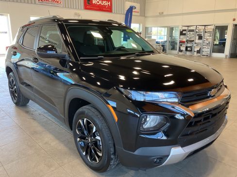 Used 2023 Chevrolet TrailBlazer LT w/ Convenience Package image 3