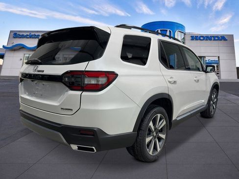 New 2025 Honda Pilot Touring image 5