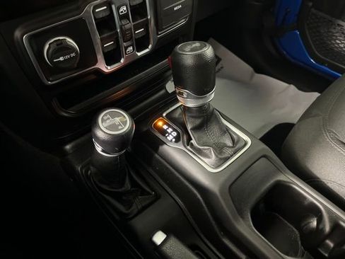 Used 2022 Jeep Wrangler Unlimited Sport image 36