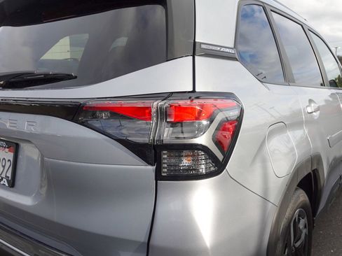 Used 2025 Subaru Forester Limited image 5