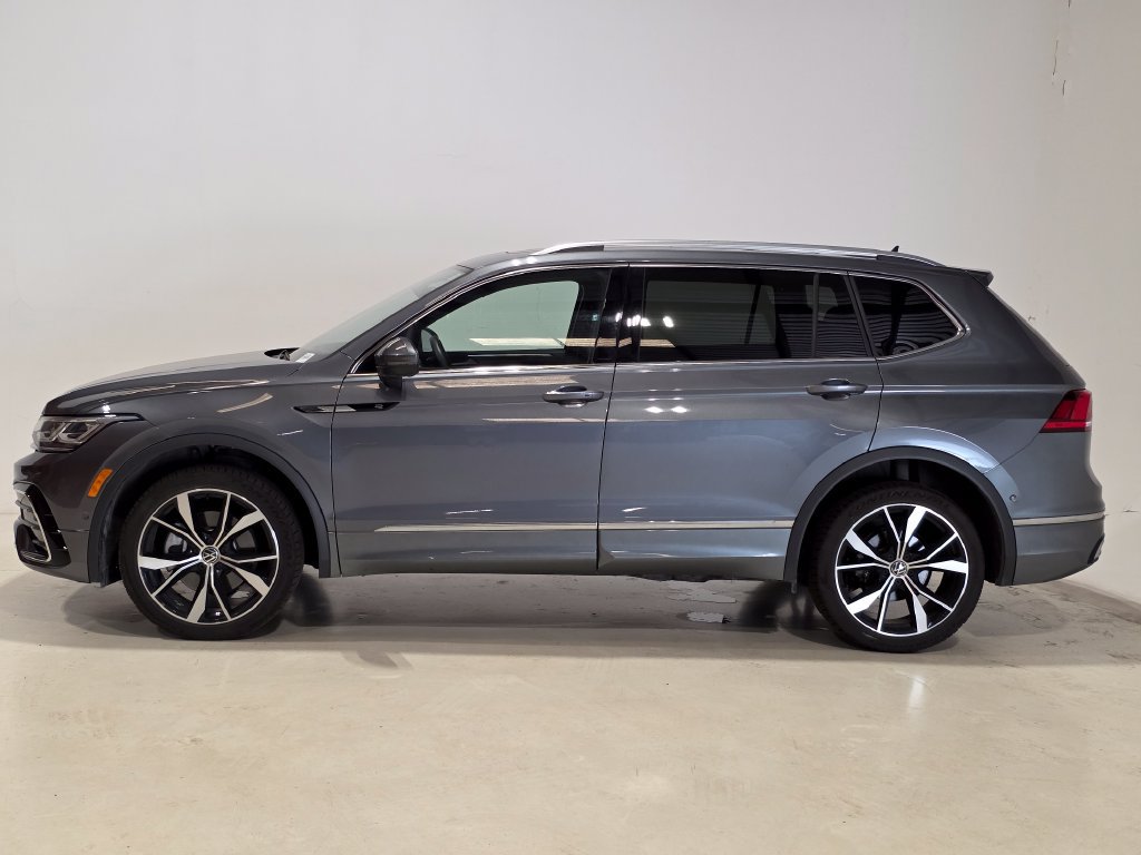 Used 2024 Volkswagen Tiguan SEL R-Line AWD/4WD image 3