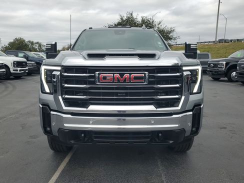 Used 2024 GMC Sierra 2500 SLT w/ SLT Premium Package image 2