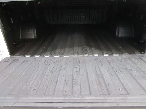 Used 2024 GMC Sierra 1500 SLE w/ X31 Off-Road Package image 18