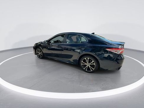 Used 2020 Toyota Camry SE w/ Convenience Package image 5