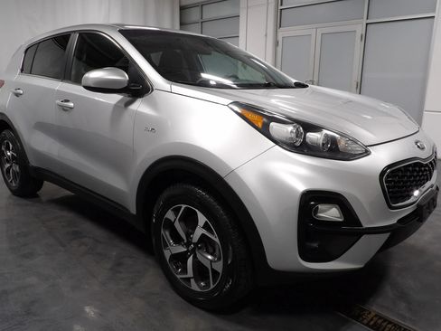 Used 2021 Kia Sportage LX AWD/4WD image 2