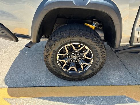 Used 2023 Chevrolet Colorado ZR2 w/ ZR2 Convenience Package III AWD/4WD image 6