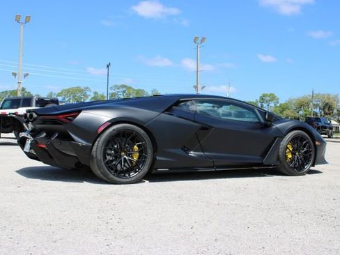 Used 2024 Lamborghini Revuelto image 9