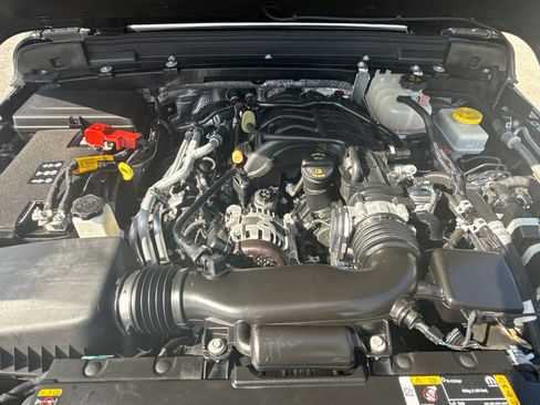 Used 2024 Jeep Wrangler Unlimited Sport AWD/4WD image 38
