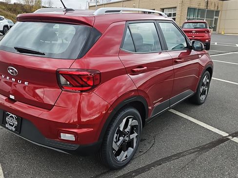 New 2025 Hyundai Venue SEL image 7