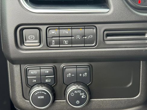 Used 2022 Chevrolet Tahoe RST w/ Luxury Package image 19