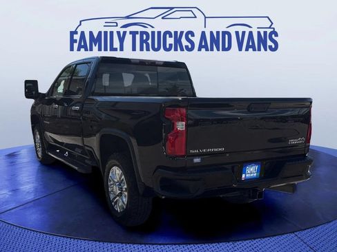 Used 2020 Chevrolet Silverado 2500 High Country w/ Technology Package AWD/4WD image 3