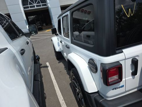 Used 2024 Jeep Wrangler Unlimited w/ Convenience Group AWD/4WD image 11