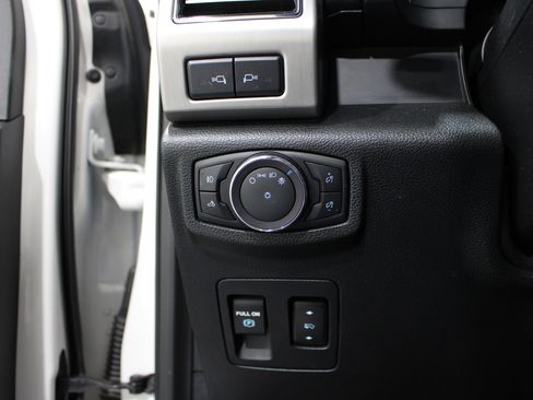 Used 2019 Ford F150 Platinum w/ Equipment Group 701A Luxury AWD/4WD image 9