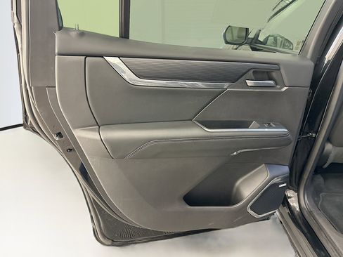 Used 2025 GMC Acadia Elevation image 27