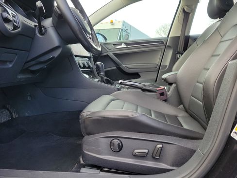 Used 2018 Volkswagen Golf SEL image 16