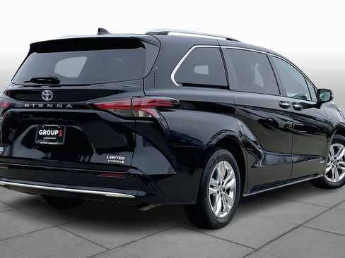 Used 2021 Toyota Sienna Limited image 13