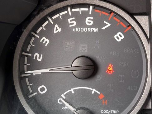 Used 2016 Toyota Tacoma TRD Sport image 27