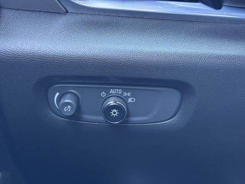 Certified 2023 Chevrolet Traverse LT w/ Rear Camera Mirror Package image 27