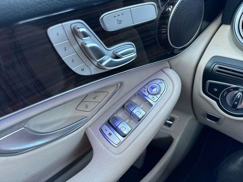 Used 2021 Mercedes-Benz GLC 300 w/ Premium Package image 13