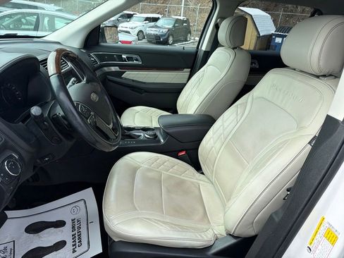 Used 2017 Ford Explorer Platinum image 10