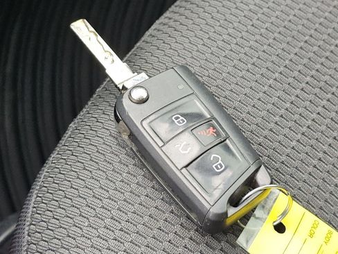 Used 2019 Volkswagen Golf S image 32