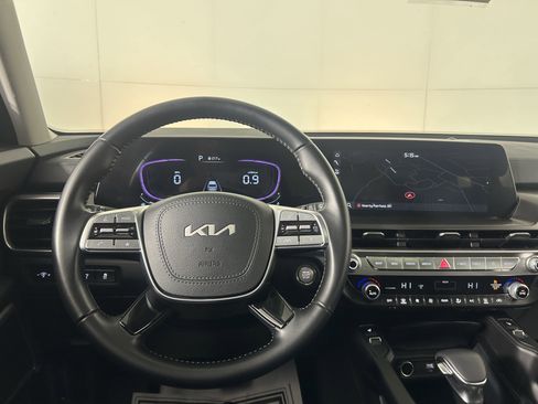 Certified 2025 Kia Telluride S image 14