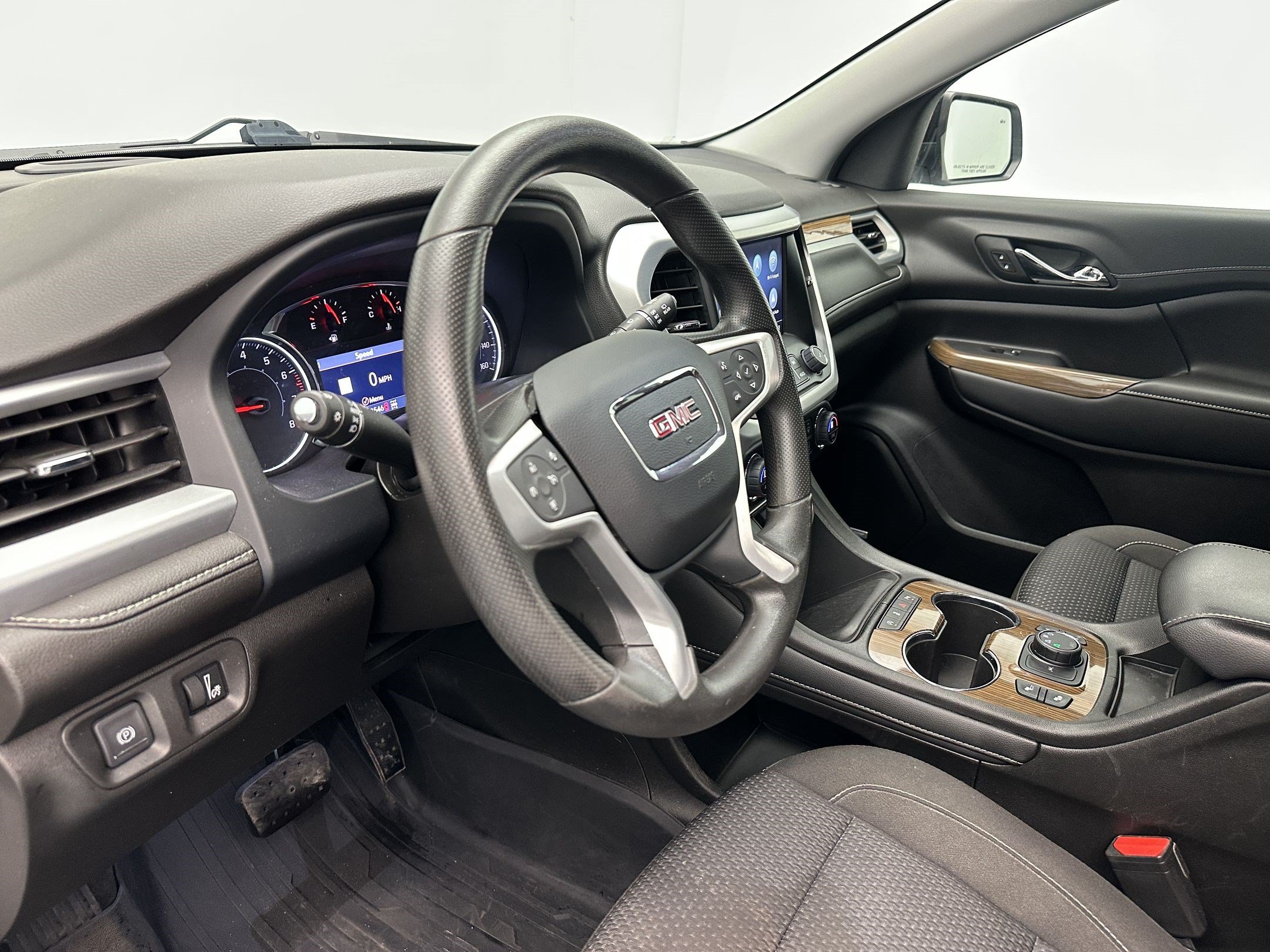 Certified 2023 GMC Acadia SLE w/ Driver Convenience Package AWD/4WD image 4