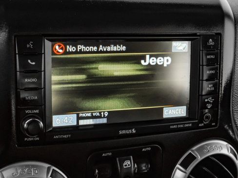 Used 2015 Jeep Wrangler Unlimited Sahara w/ Connectivity Group image 24