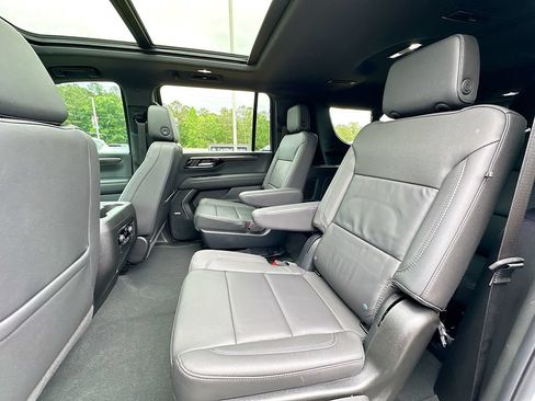 Used 2025 Chevrolet Suburban Z71 w/ Z71 Off-Road Package AWD/4WD image 4