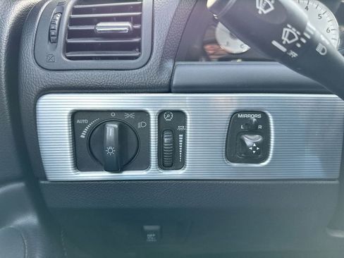 Used 2004 Ford Thunderbird image 17