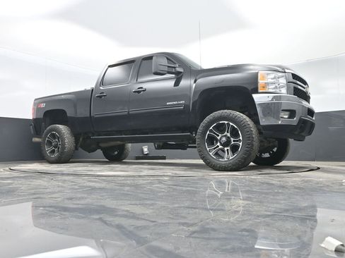 Used 2012 Chevrolet Silverado 2500 LTZ w/ Suspension Package, Off-Road AWD/4WD image 39