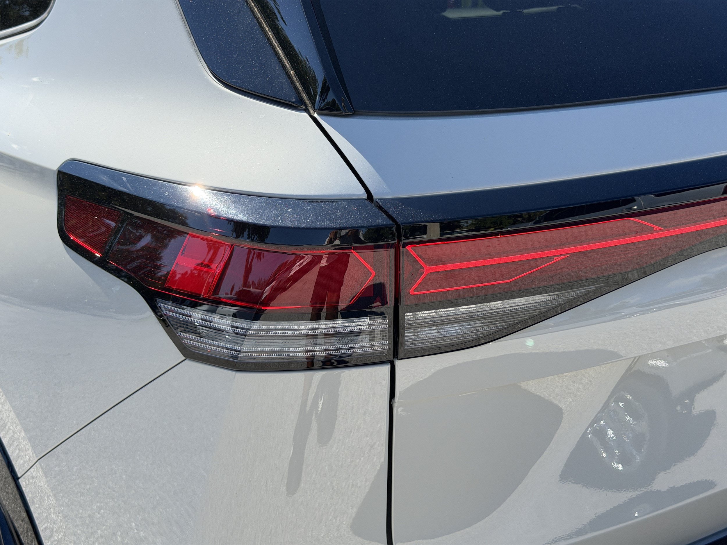 New 2026 Volkswagen Tiguan SE R-Line FWD image 10