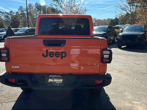 New 2025 Jeep Gladiator Sport image 9