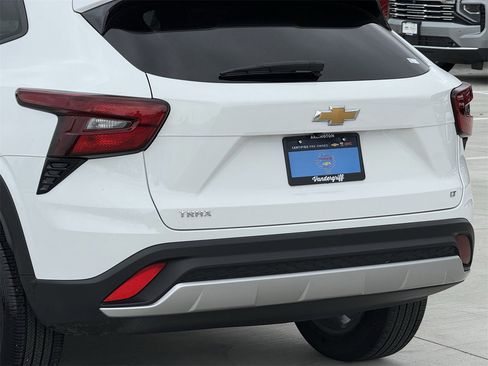 Certified 2025 Chevrolet Trax LT image 6
