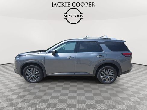 Used 2025 Nissan Pathfinder SL w/ SL Premium Package AWD/4WD image 8
