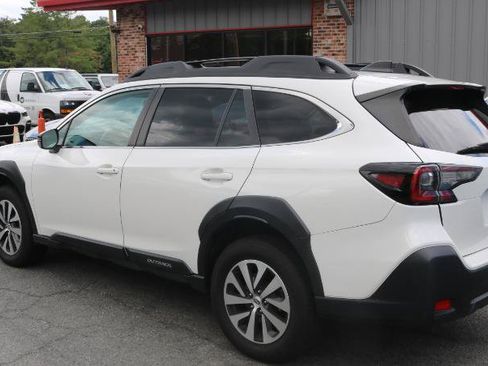 Used 2025 Subaru Crosstrek 2.5i Premium AWD/4WD image 5