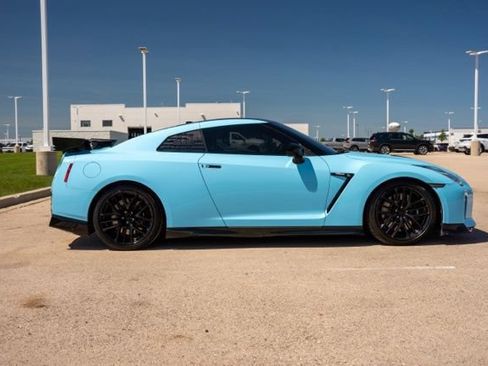 Used 2017 Nissan GT-R Premium AWD/4WD image 8