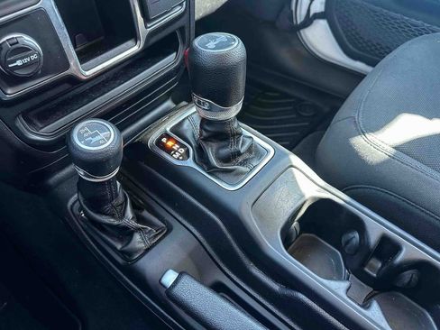 Used 2022 Jeep Wrangler Unlimited Sport image 32