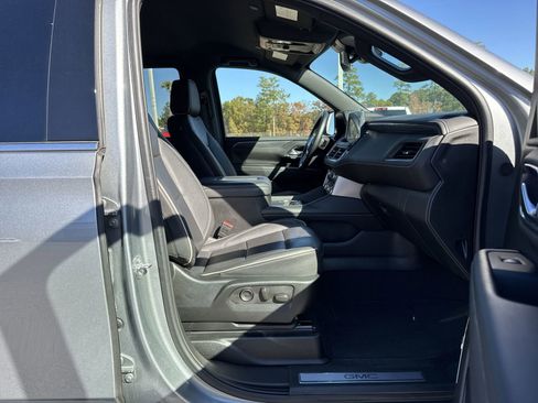 Used 2024 GMC Yukon SLT image 33