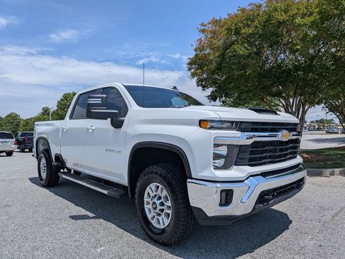 Used 2025 Chevrolet Silverado 2500 LT w/ Convenience Package AWD/4WD image 2
