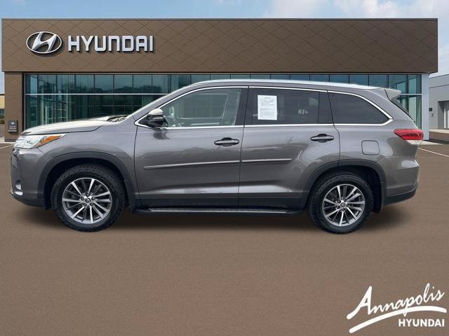 Used 2019 Toyota Highlander XLE AWD/4WD image 3