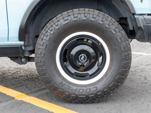 Used 2024 Ford Bronco Heritage Edition image 32