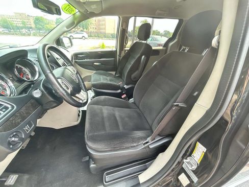 Used 2017 Dodge Grand Caravan SE w/ Power Window Group image 19
