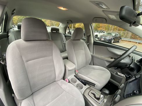 Used 2013 Toyota Corolla LE image 30