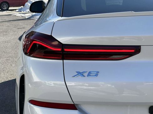 Used 2022 BMW X6 xDrive40i w/ M Sport Package image 11